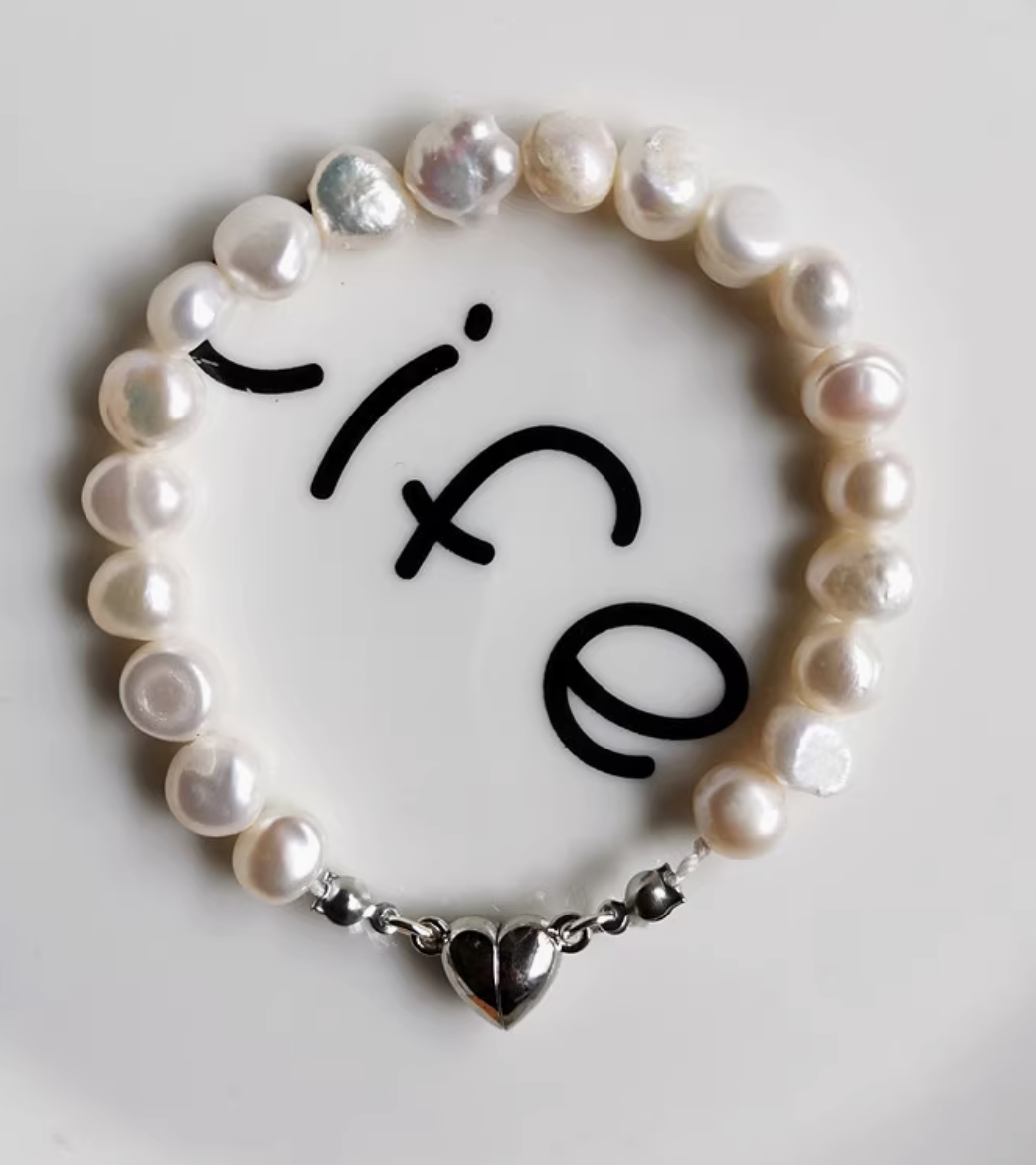 Elegant Freshwater Pearl Bracelet – Heart Magnetic Clasp 💖