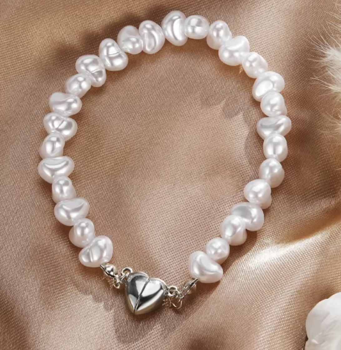 Elegant Freshwater Pearl Bracelet – Heart Magnetic Clasp 💖