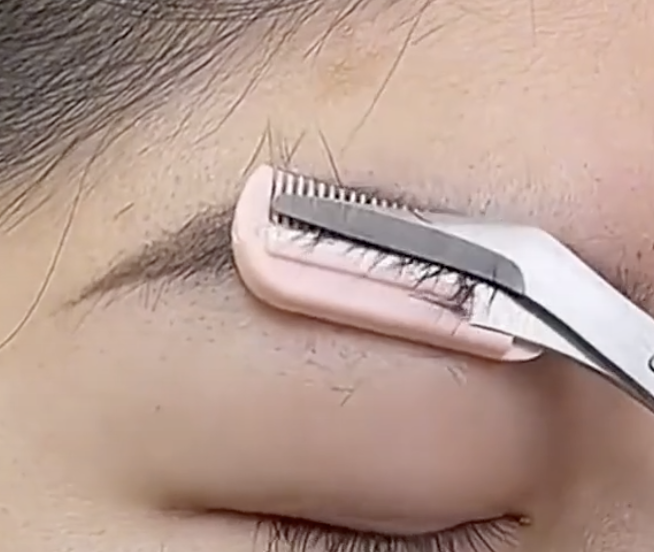 Multi-Use Eyebrow and Facial Razor Set