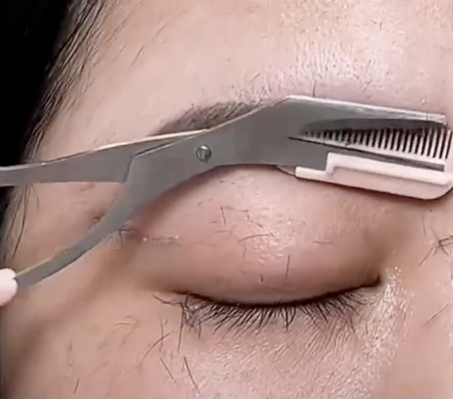 Multi-Use Eyebrow and Facial Razor Set