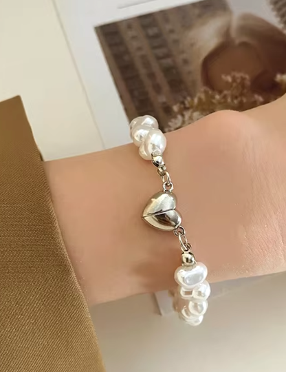 Elegant Freshwater Pearl Bracelet – Heart Magnetic Clasp 💖