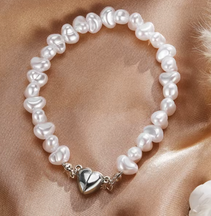 Elegant Freshwater Pearl Bracelet – Heart Magnetic Clasp 💖