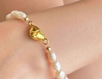 Elegant Freshwater Pearl Bracelet – Heart Magnetic Clasp 💖
