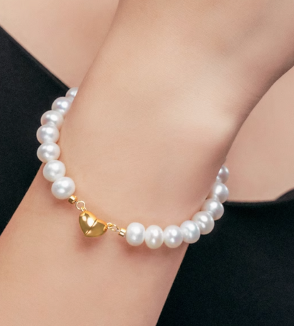 Elegant Freshwater Pearl Bracelet – Heart Magnetic Clasp 💖