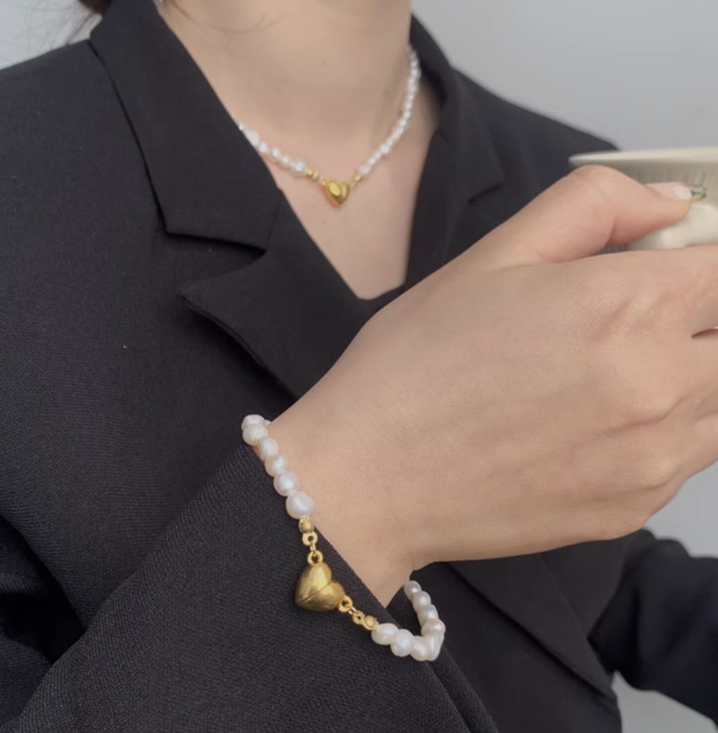 Elegant Freshwater Pearl Bracelet – Heart Magnetic Clasp 💖