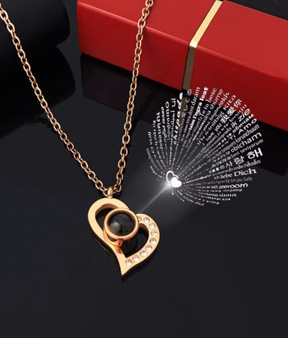 El Colgante Rosa Eterna – Una Expresión Atemporal de Amor 🌹